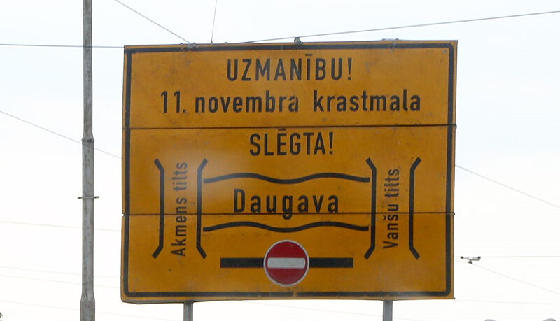11. novembra krastmala slēgta līdz 16. augustam